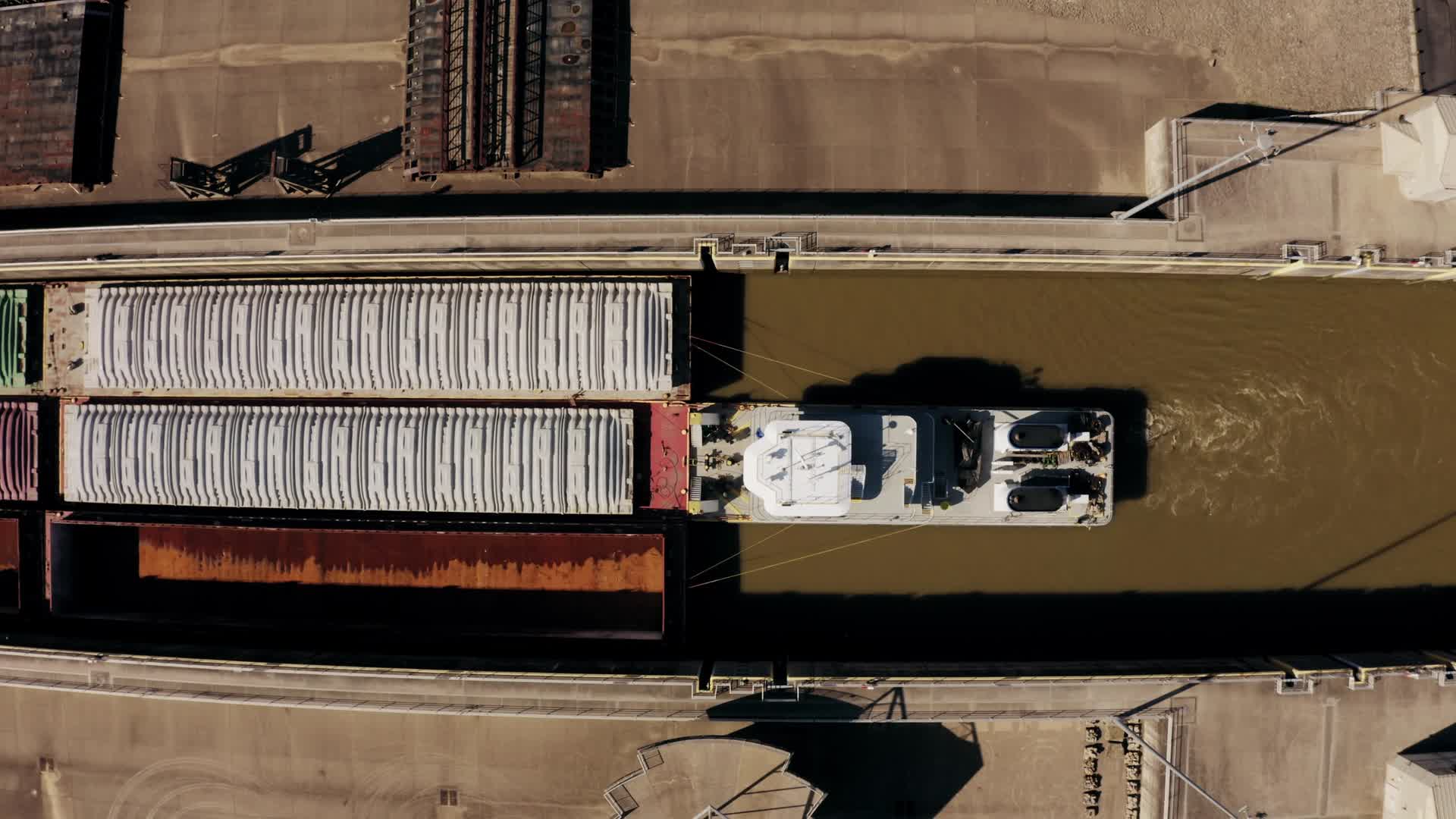 Push boats & workboats operational footage
